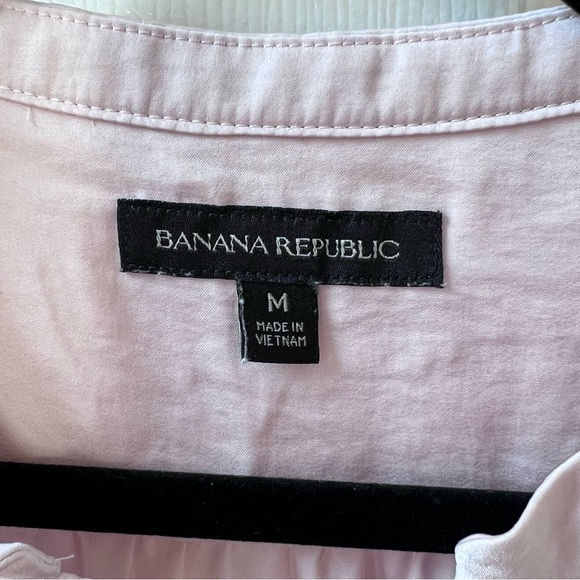⭐️ Banana Republic Soft Pink Satin Tiered Ruffle Hem Sleeveless Blouse MEDIUM - Picture 7 of 9